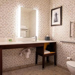 King Room Mobility or hearing accessible